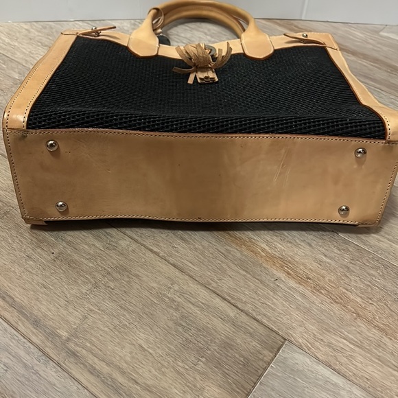 Dooney & Bourke Shoulder Bag/ Large Tote Bag Tan Leather and Black Mash - Picture 16 of 17